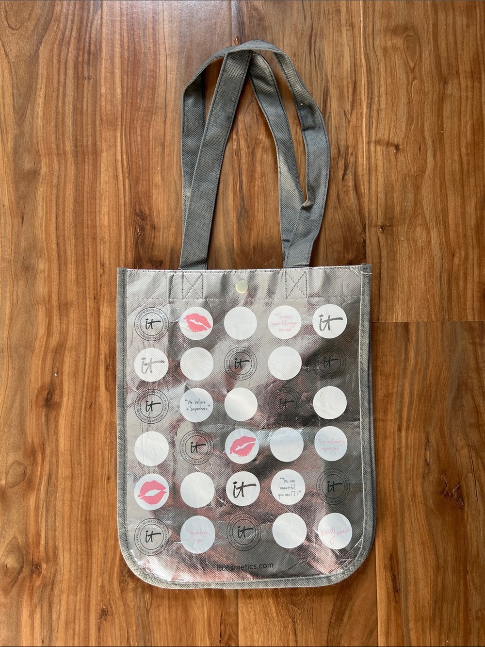 it cosmetics Silver Polka Dot Tote with Pink Lip Accents